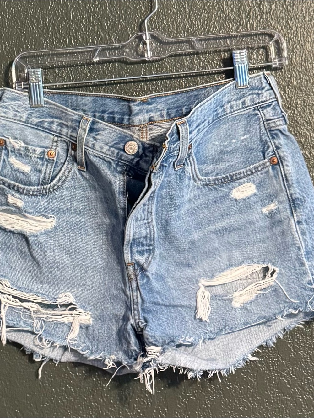Levi’s 501 Original Distressed Denim Shorts – Light Wash – Size 29